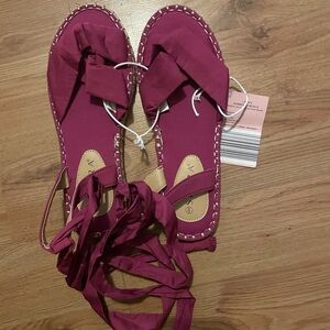 NWT Serra Women's Sandals in Berry Purple size 9
